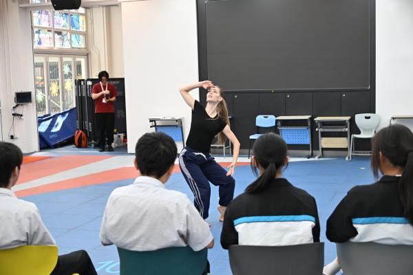 短宣隊到訪青中