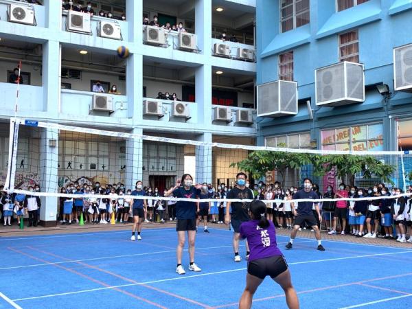 27/10/2022 Teacher-Student Volleyball Game