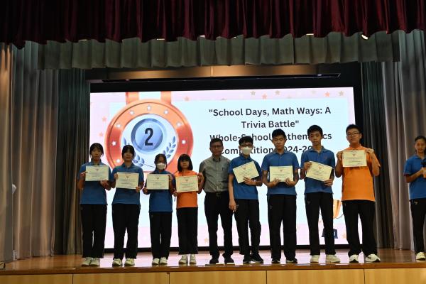 全校數學比賽的頒獎禮花絮