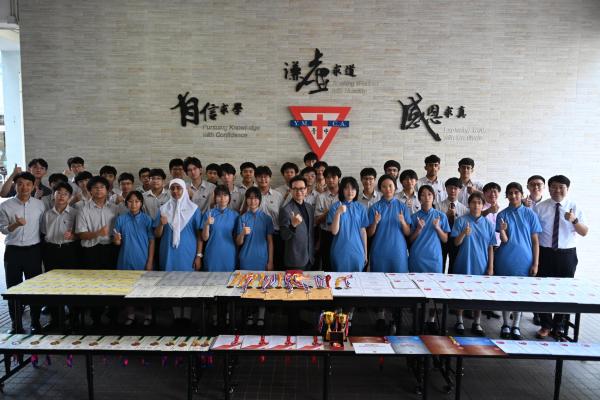 2526校外得獎紀錄（數學比賽大合照）