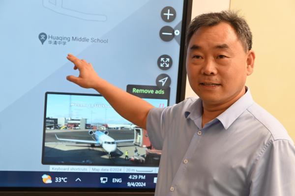 Principal Yan Chunxi from Xi'an No. 30 Secondary School visited Ching Chung