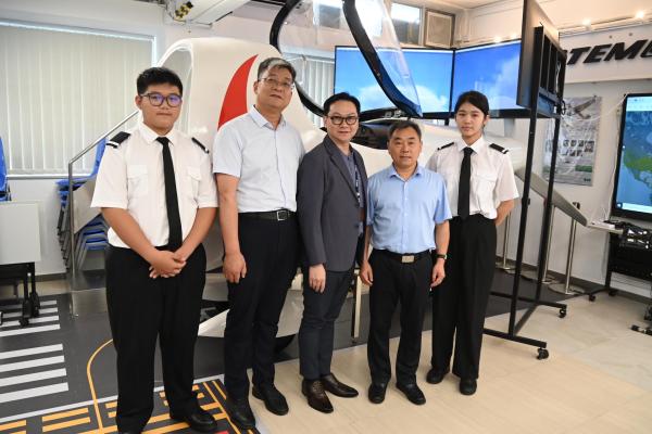 Principal Yan Chunxi from Xi'an No. 30 Secondary School visited Ching Chung