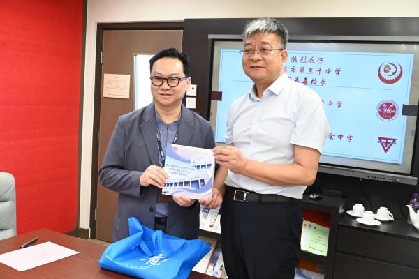 2024 Principal Yan Chunxi from Xi'an No. 30 Middle School visited Ching Chung