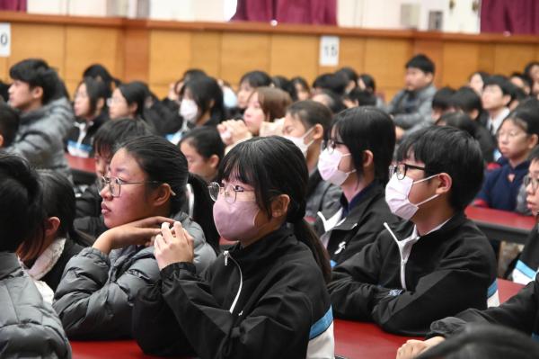 向網絡欺凌及「起底」說不