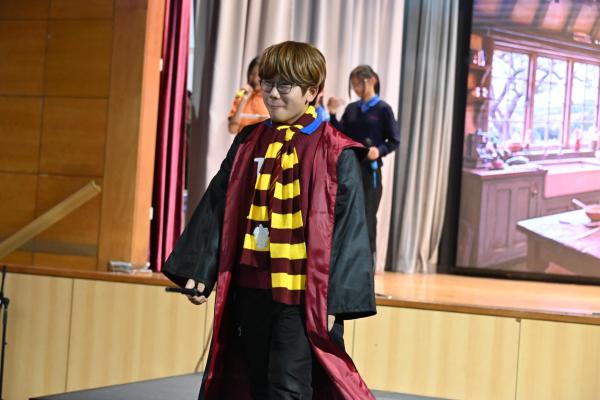 S2 書中角色Catwalk show