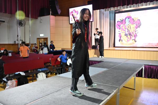 S2 書中角色Catwalk show