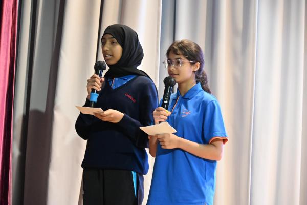 S2 書中角色Catwalk show