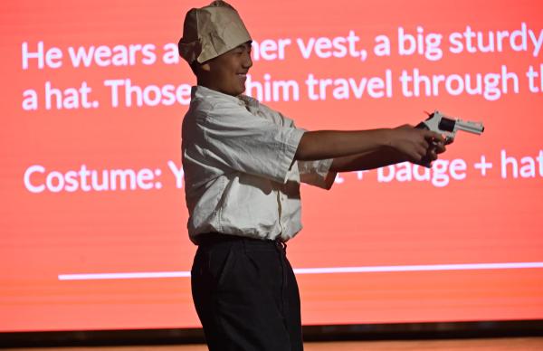 S2 書中角色Catwalk show