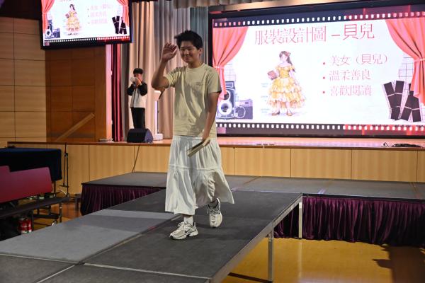 S2 書中角色Catwalk show