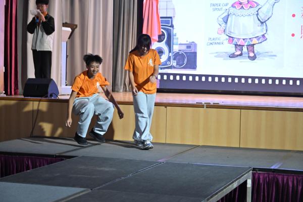 S2 書中角色Catwalk show