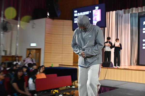 S2 書中角色Catwalk show