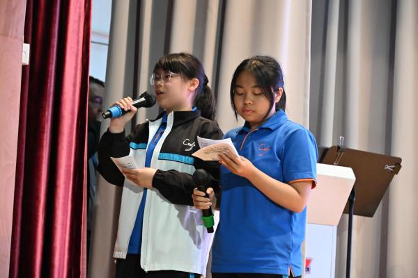 S2 書中角色Catwalk show