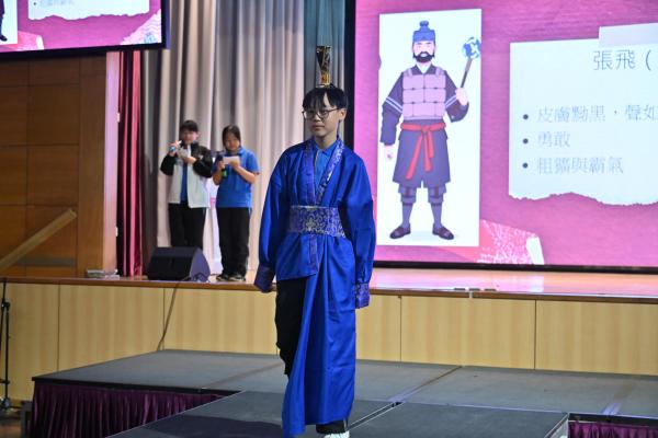 S2 書中角色Catwalk show