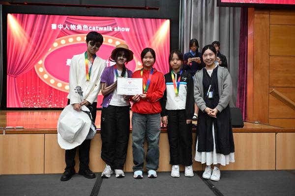 S2 書中角色Catwalk show