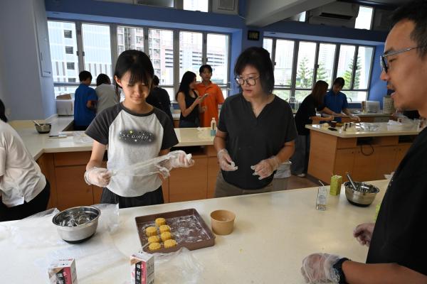 Mid-Autumn Festival Parent-Child Mooncake Workshop