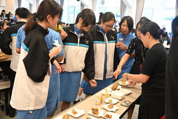 敲鑼打鼓 慶中秋 開幕禮