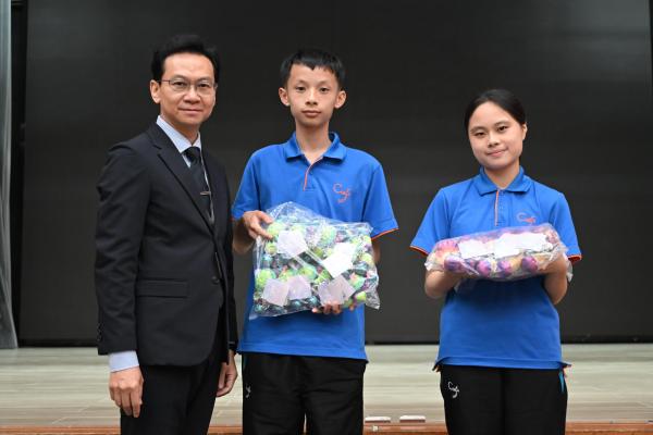 YM總會送贈迪士尼禮物給整級中一學生