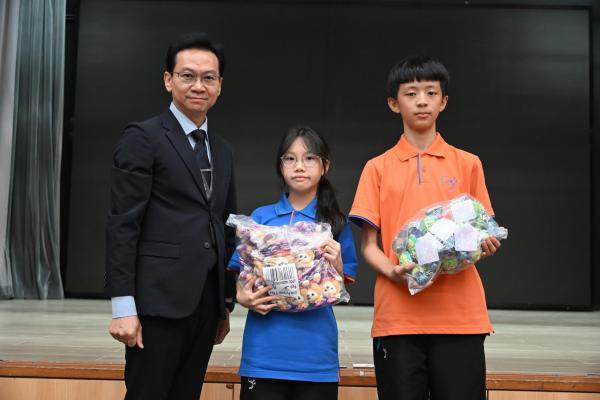 YM總會送贈迪士尼禮物給整級中一學生