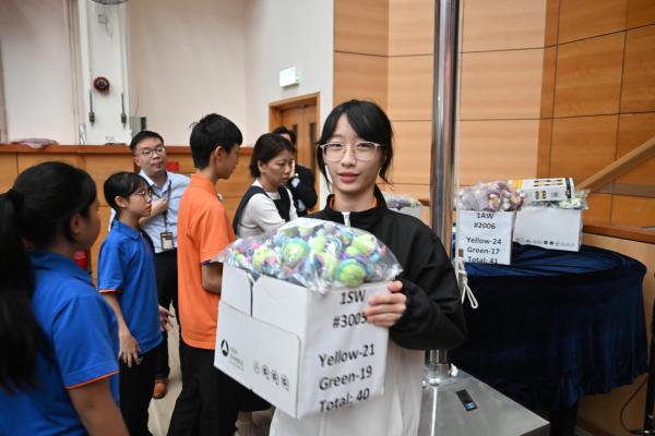 YM總會送贈迪士尼禮物給整級中一學生