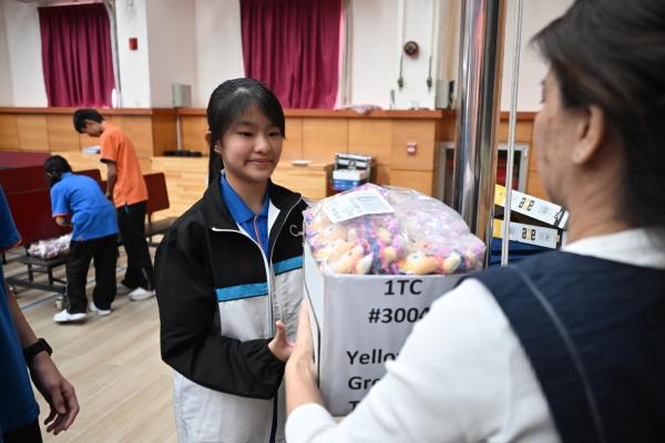 YM總會送贈迪士尼禮物給整級中一學生