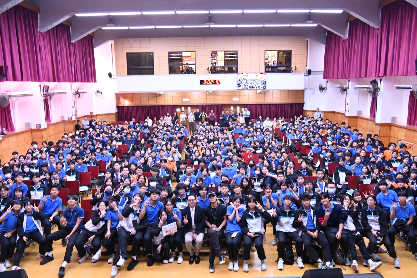 The counselling team has invited singer Mr. Chau Yan Ting (YT) to the school to encourage senior form students. It aims to help students find inspiration and motivation to move forward, even when balancing their studies or facing various difficulties, through the stories and experiences shared by YT.