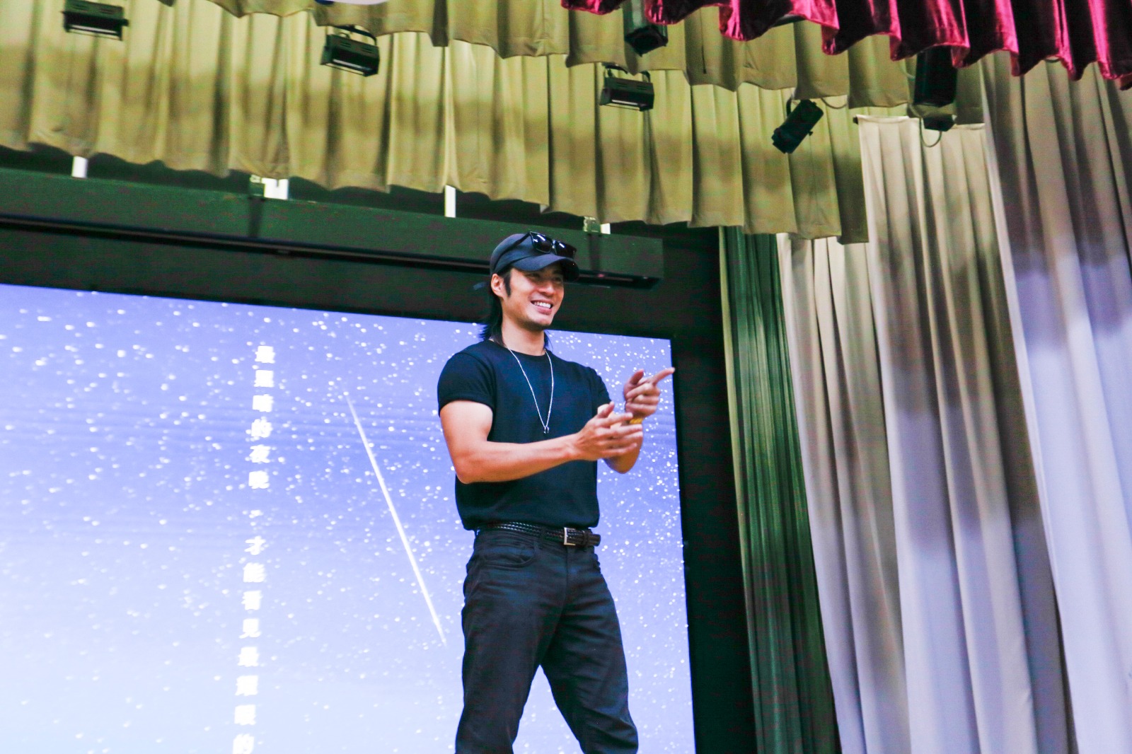 The counselling team has invited singer Mr. Chau Yan Ting (YT) to the school to encourage senior form students. It aims to help students find inspiration and motivation to move forward, even when balancing their studies or facing various difficulties, through the stories and experiences shared by YT.